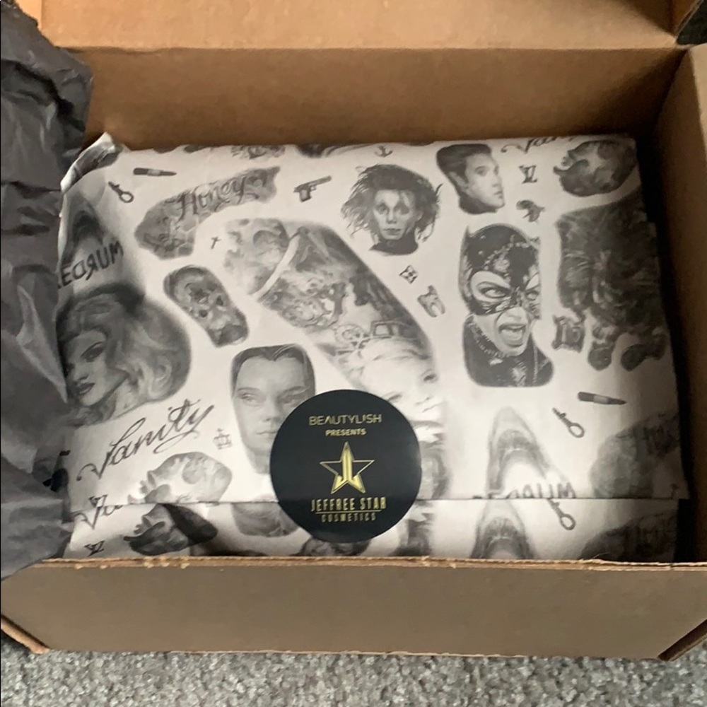 Conspiracy palette - never touched!